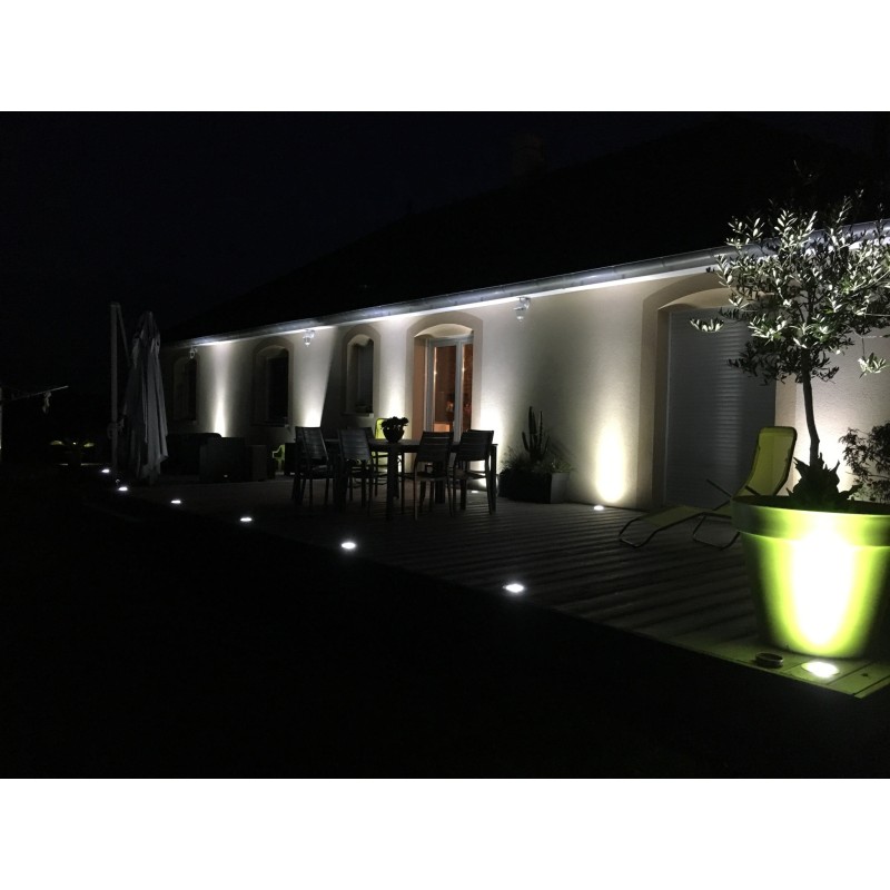 projecteur-spot-led-9w-couleur-rgb-jardin-rocaille-et-massif-bassin-etanche